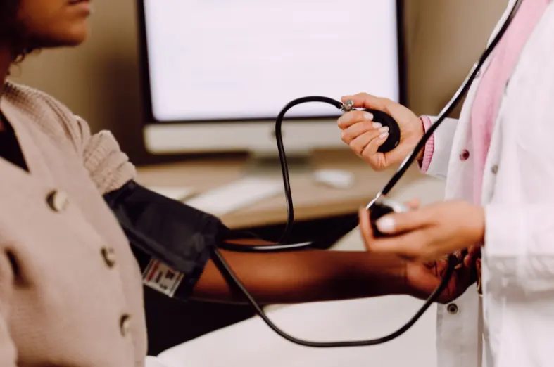Pressão alta pode ter causa hormonal dra ana barbara trizzotti endocrinologista botucatu